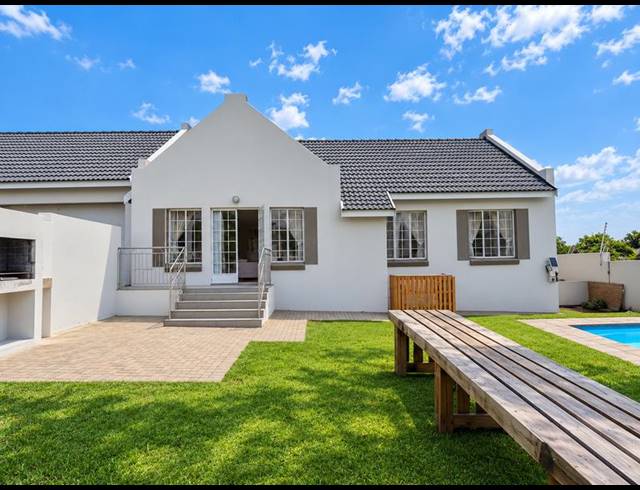 3 BEDROOM TOWNHOUSE FOR SALE IN KOSMOSDAL
